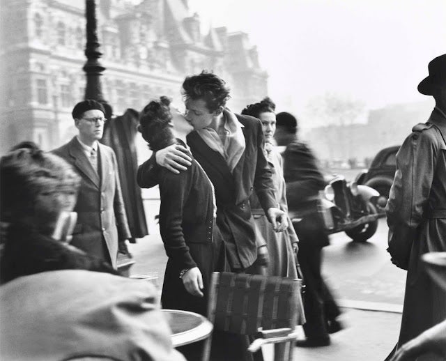 robert-doisneau-le-baiser-de-lhotel-de-ville-1950.jpg